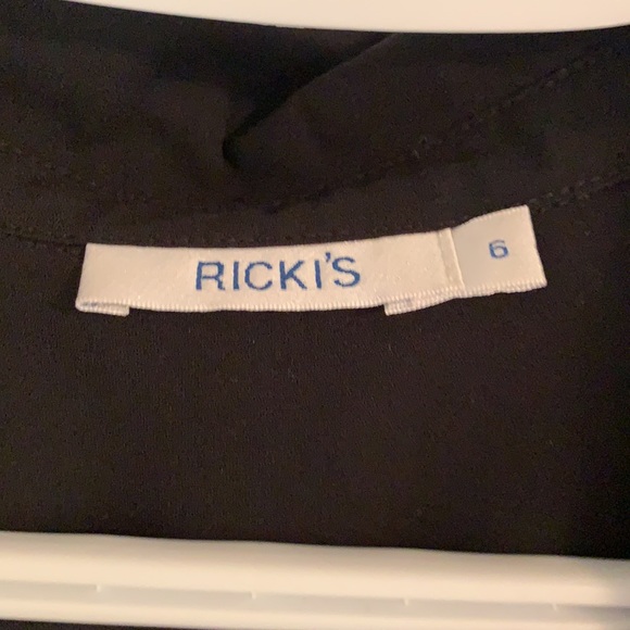 Ricki’s - Sleeveless Black Blouse - Size 6 - Picture 3 of 5